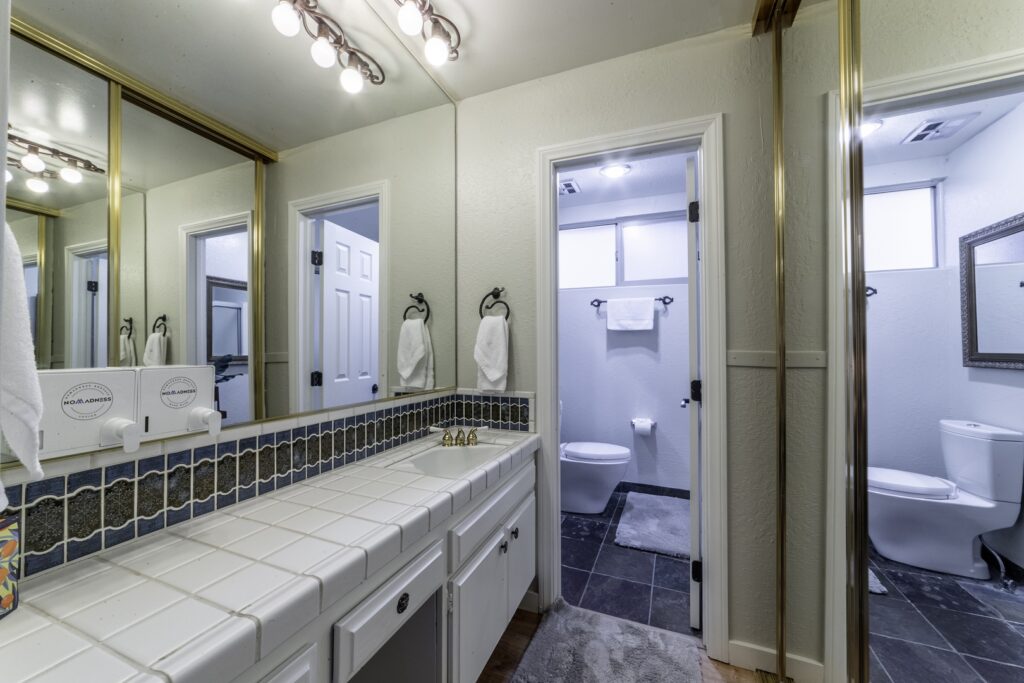 a259dc37-b259-42a7-8d8b-f4722679369a