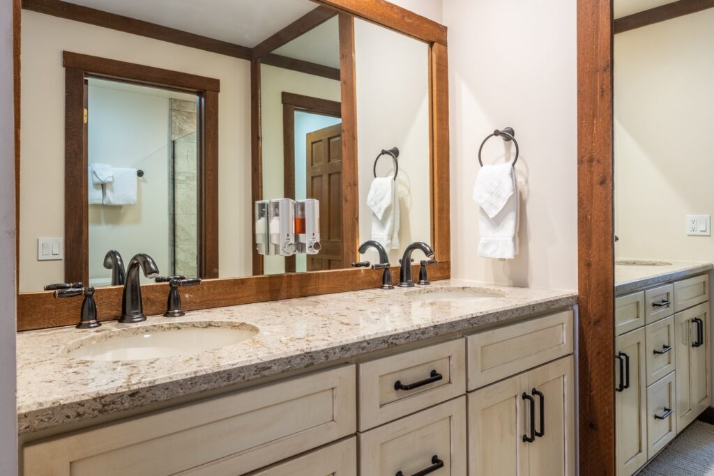 a2c2b4b5-e716-49b4-aa03-2c5c6eaf6b90