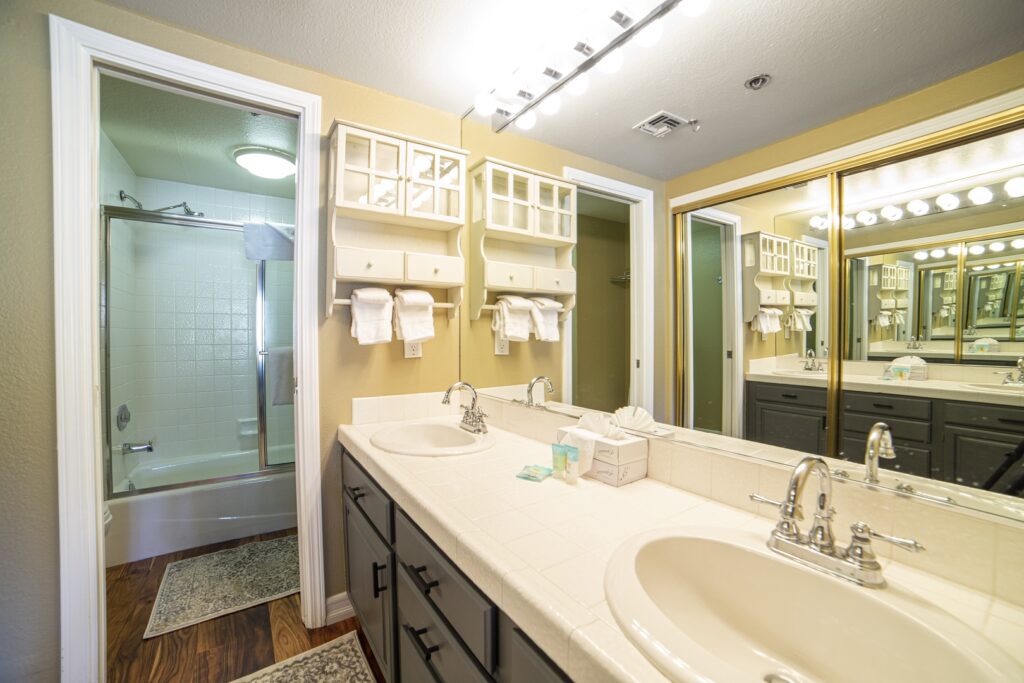 aaf927e3-4f38-42ac-9e1d-932dd3ea2981