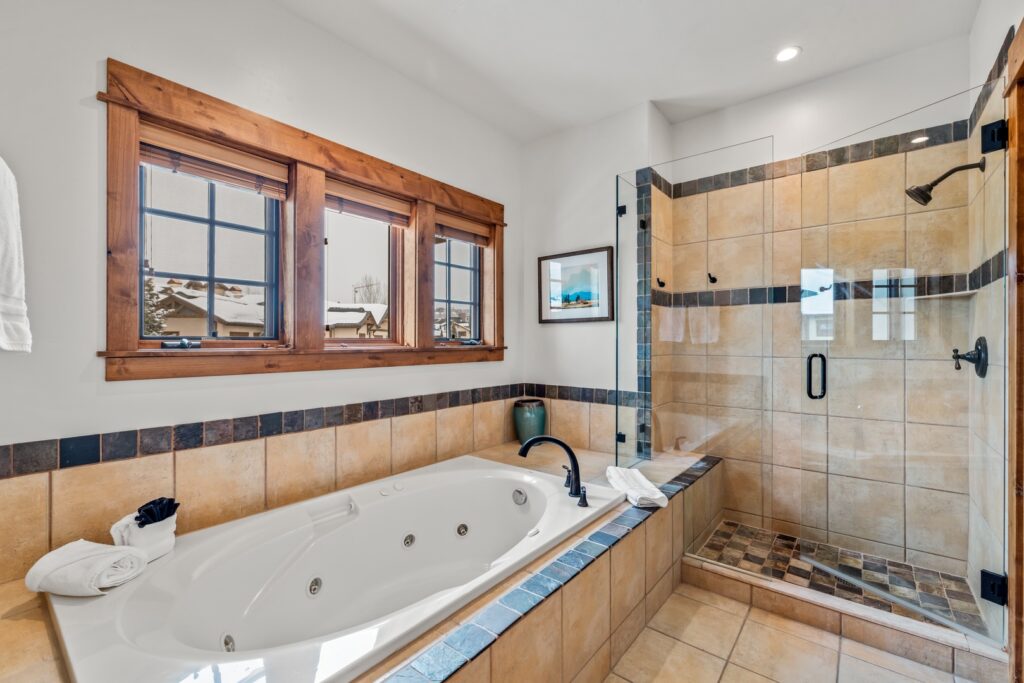 e4e39d21-4257-469f-8e8b-8b8982593031