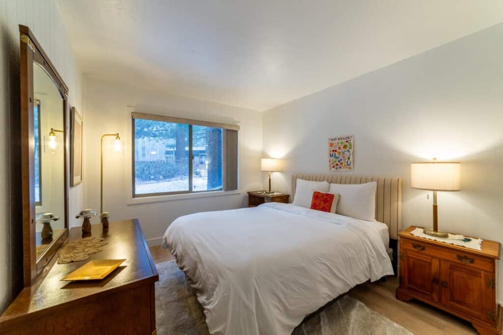 f12900d8-c283-4e51-9dc9-6ba4e4d13041