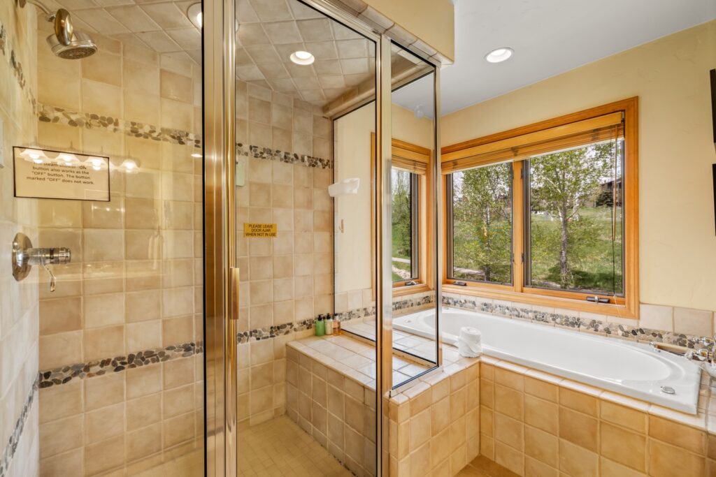 f1dd12e4-e2d3-498e-9a3c-0353abb0b101