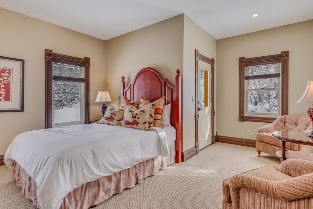 ffdb5540-5281-4478-9c9a-a4b16b2920f1